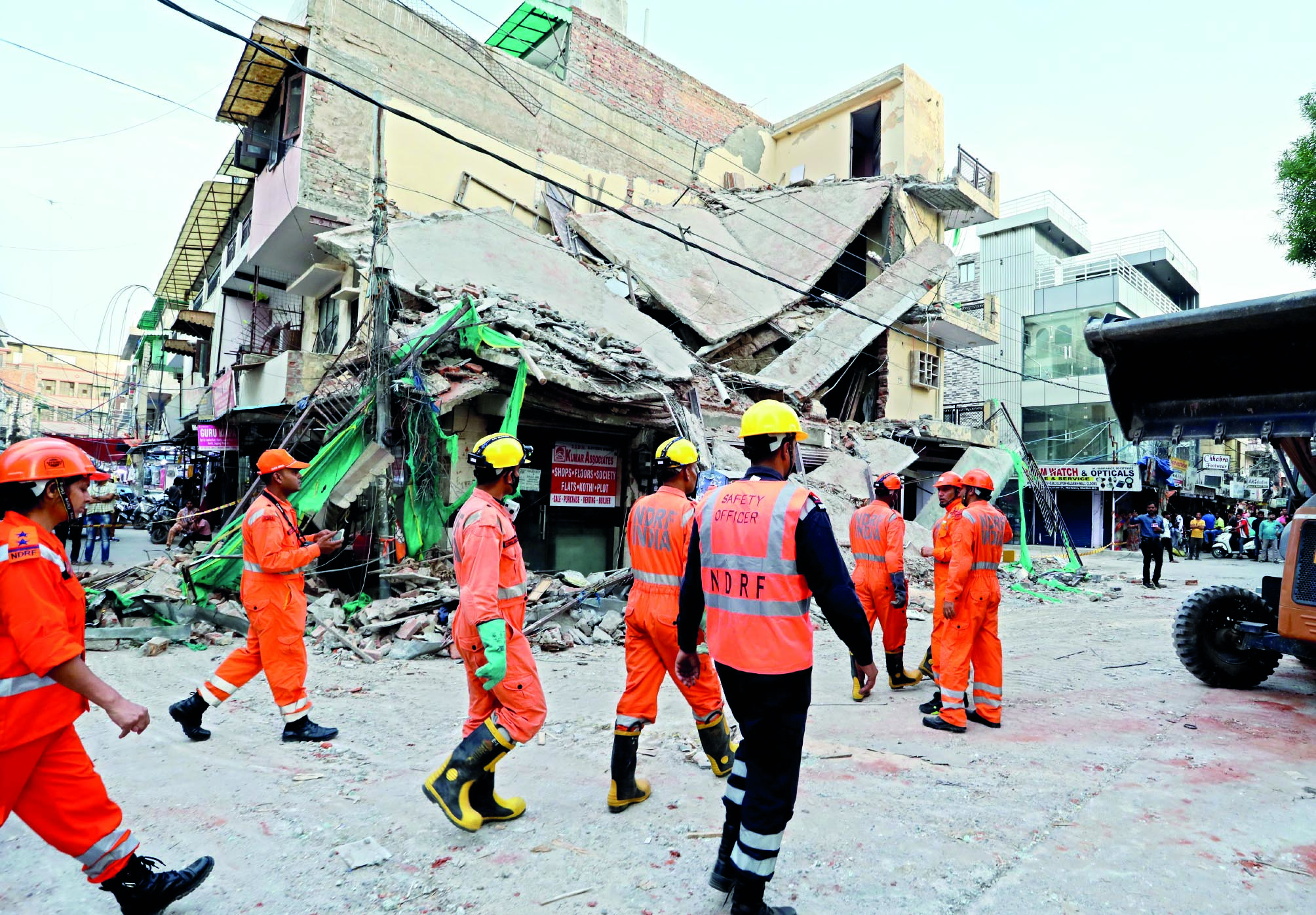 2 feared trapped as 3-storey building collapses in Rohini 2 feared trapped as 3-storey building collapses in Rohini