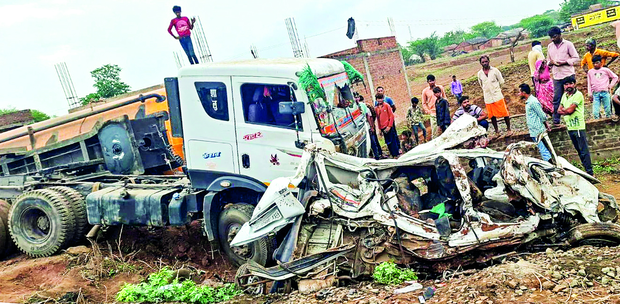 MP: 9 killed as trailer overturns on van in Jhabua; PM, CM express grief MP: 9 killed as trailer overturns on van in Jhabua; PM, CM express grief