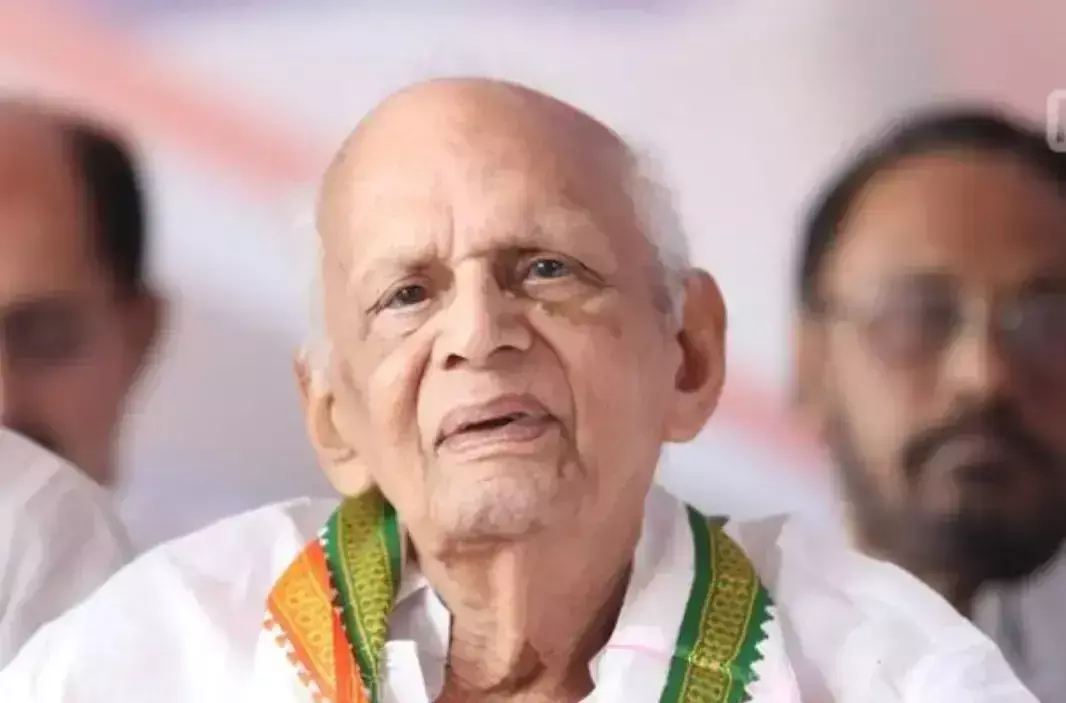 Congress veteran Thennala Balakrishna Pillai passes away at 95 Congress veteran Thennala Balakrishna Pillai passes away at 95