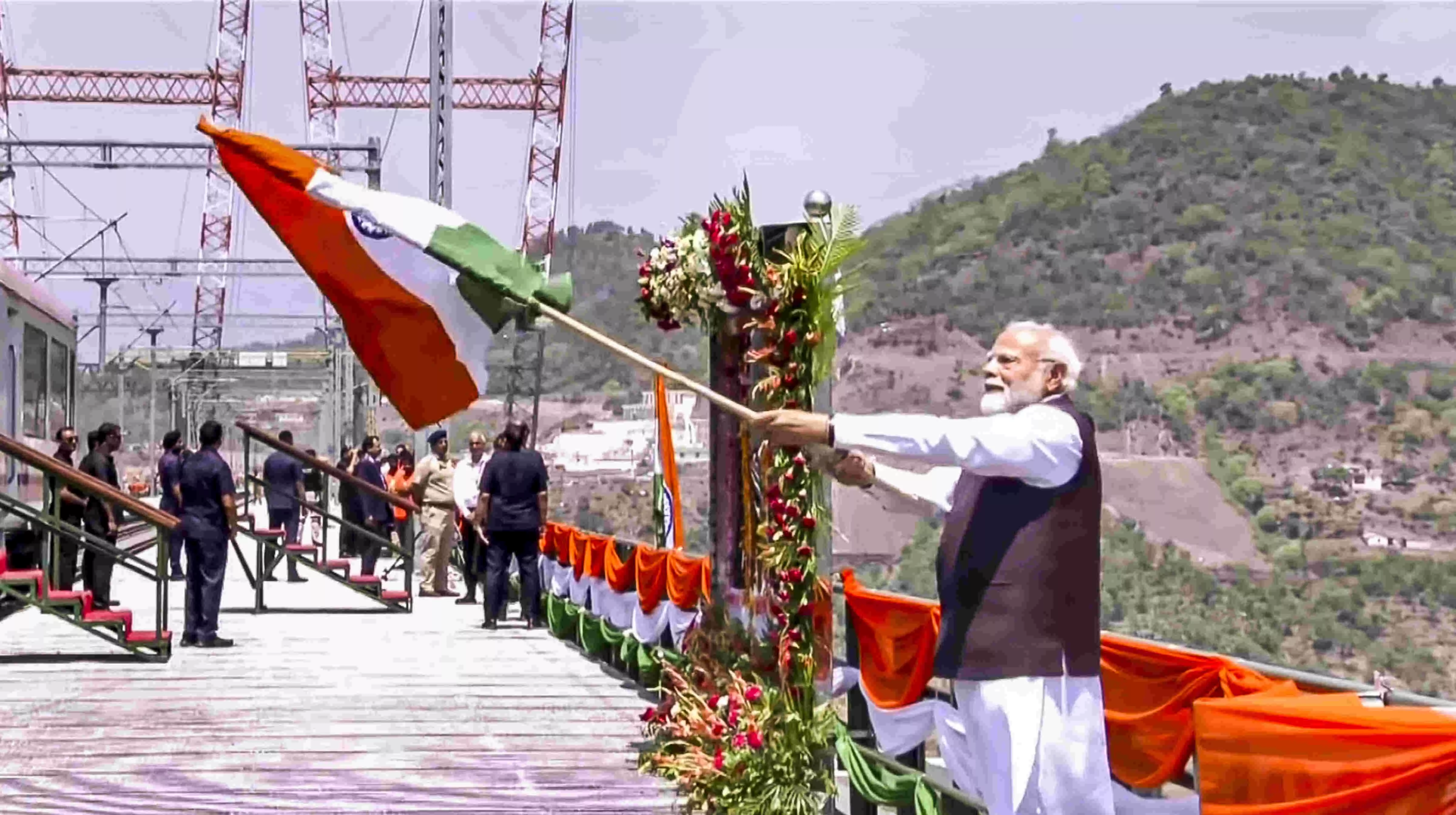 PM Modi inaugurates worlds highest railway bridge in J-K PM Modi inaugurates worlds highest railway bridge in J-K