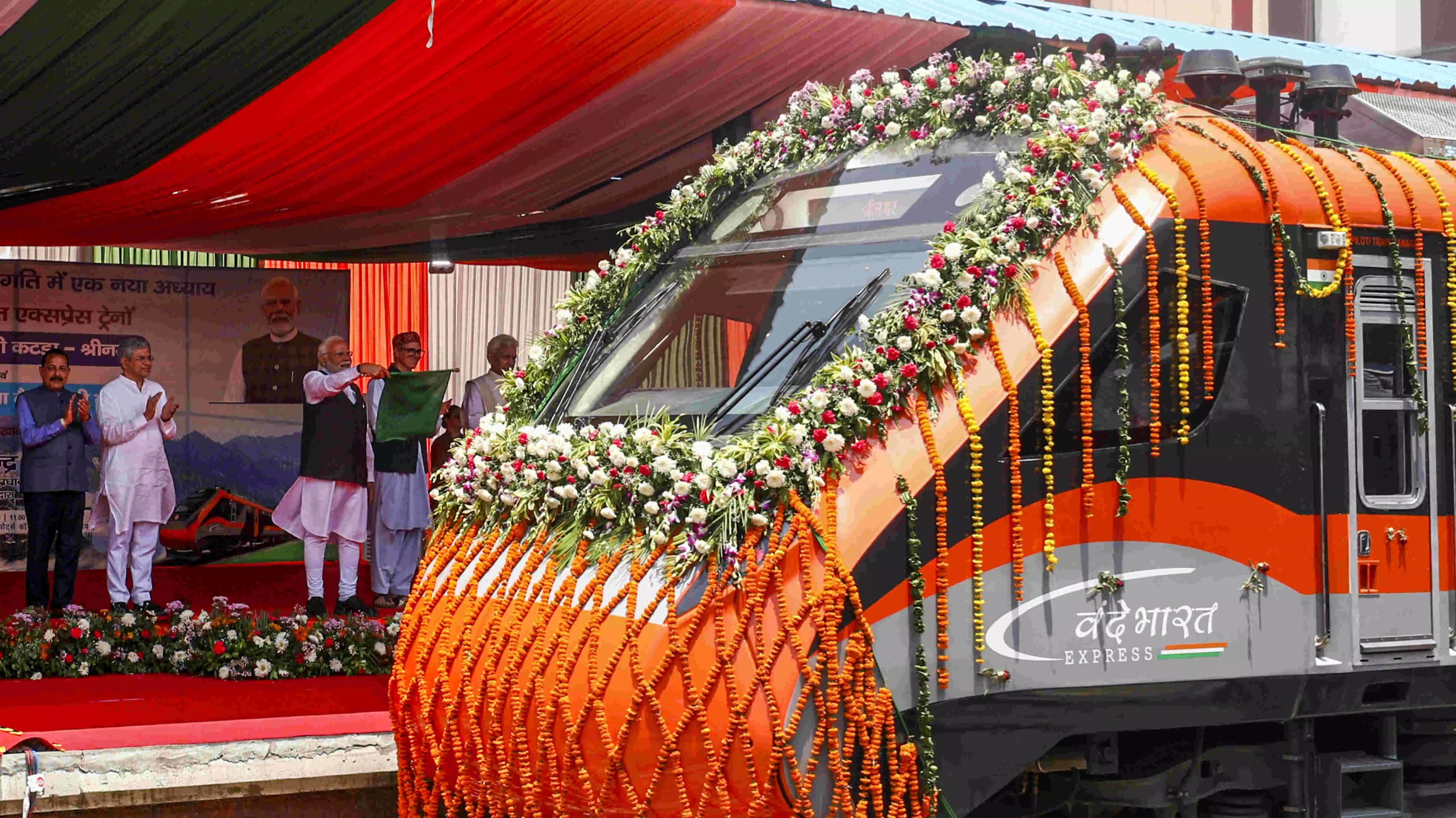 Vande Bharat train to Kashmir: Journey through engineering marvels, jaw-dropping beauty Vande Bharat train to Kashmir: Journey through engineering marvels, jaw-dropping beauty