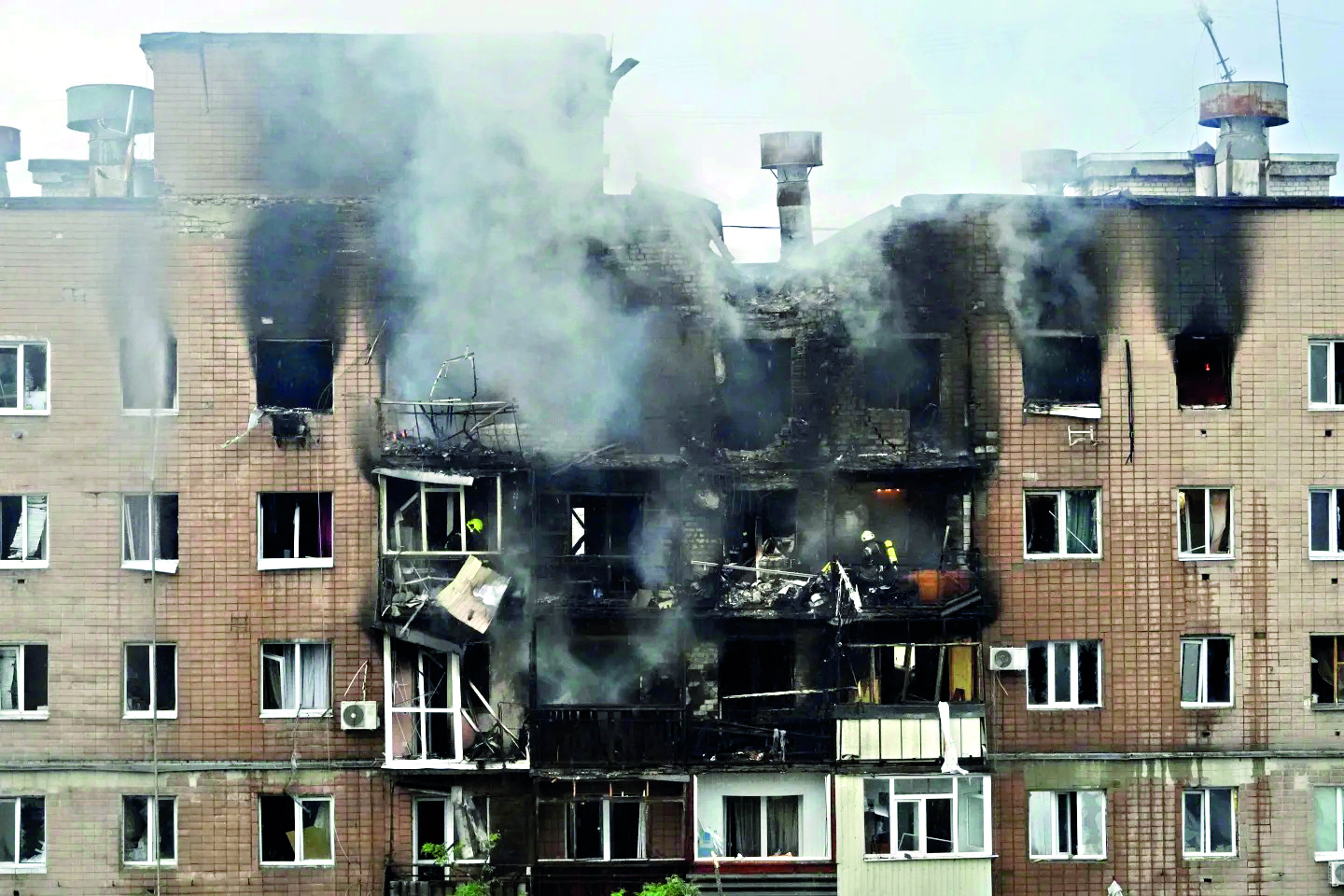 Russian attacks on Ukrainian city of Kharkiv kill 4, wound over 2 dozen Russian attacks on Ukrainian city of Kharkiv kill 4, wound over 2 dozen