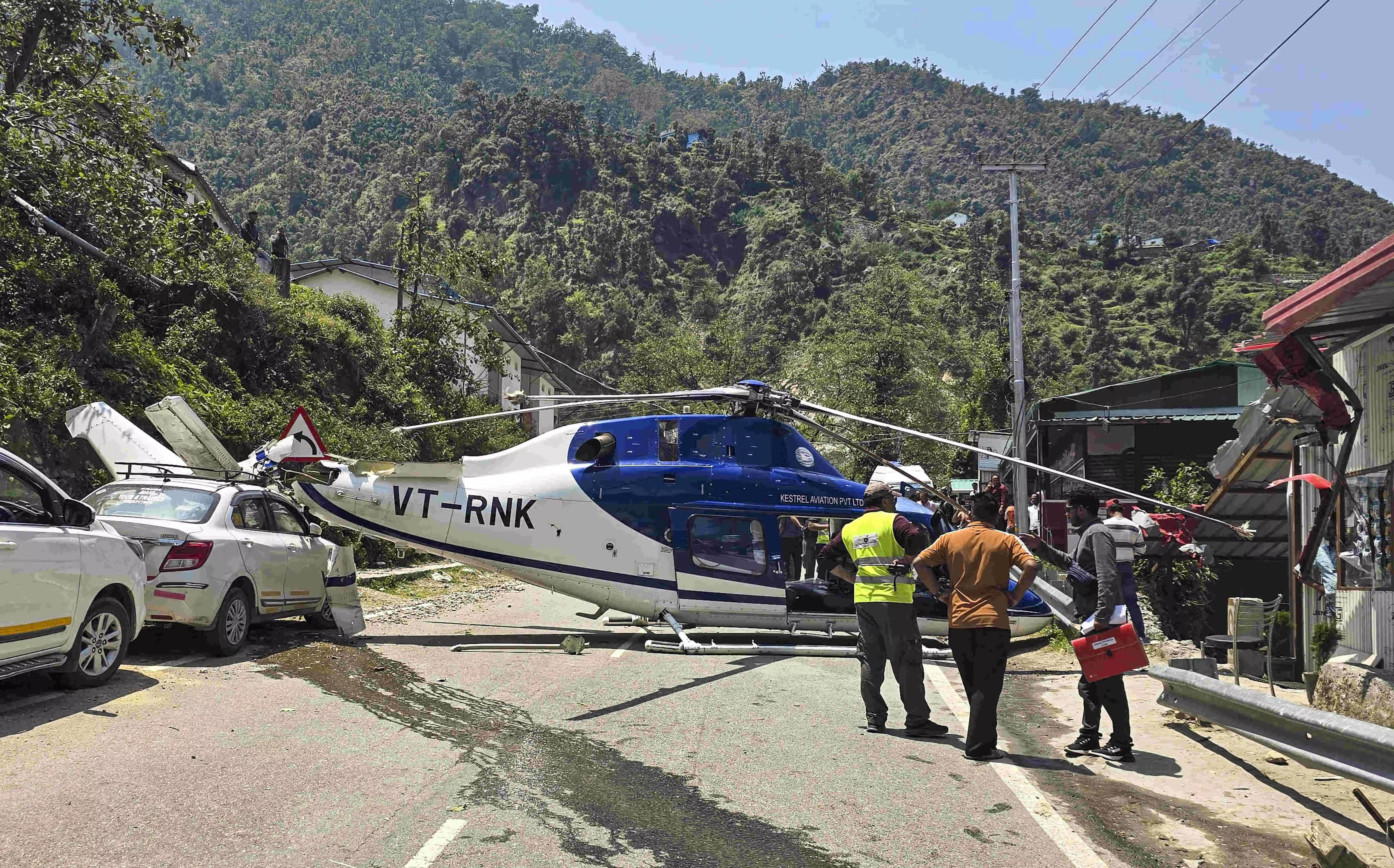 Helicopter on way to Kedarnath crashlands on highway, all 6 onboard safe Helicopter on way to Kedarnath crashlands on highway, all 6 onboard safe