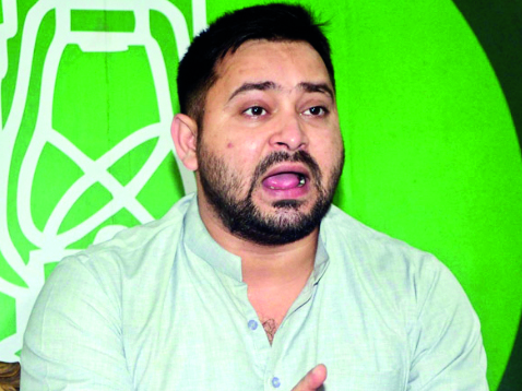 Tejashwi escapes unhurt as his convoy hit by truck in Bihar Tejashwi escapes unhurt as his convoy hit by truck in Bihar
