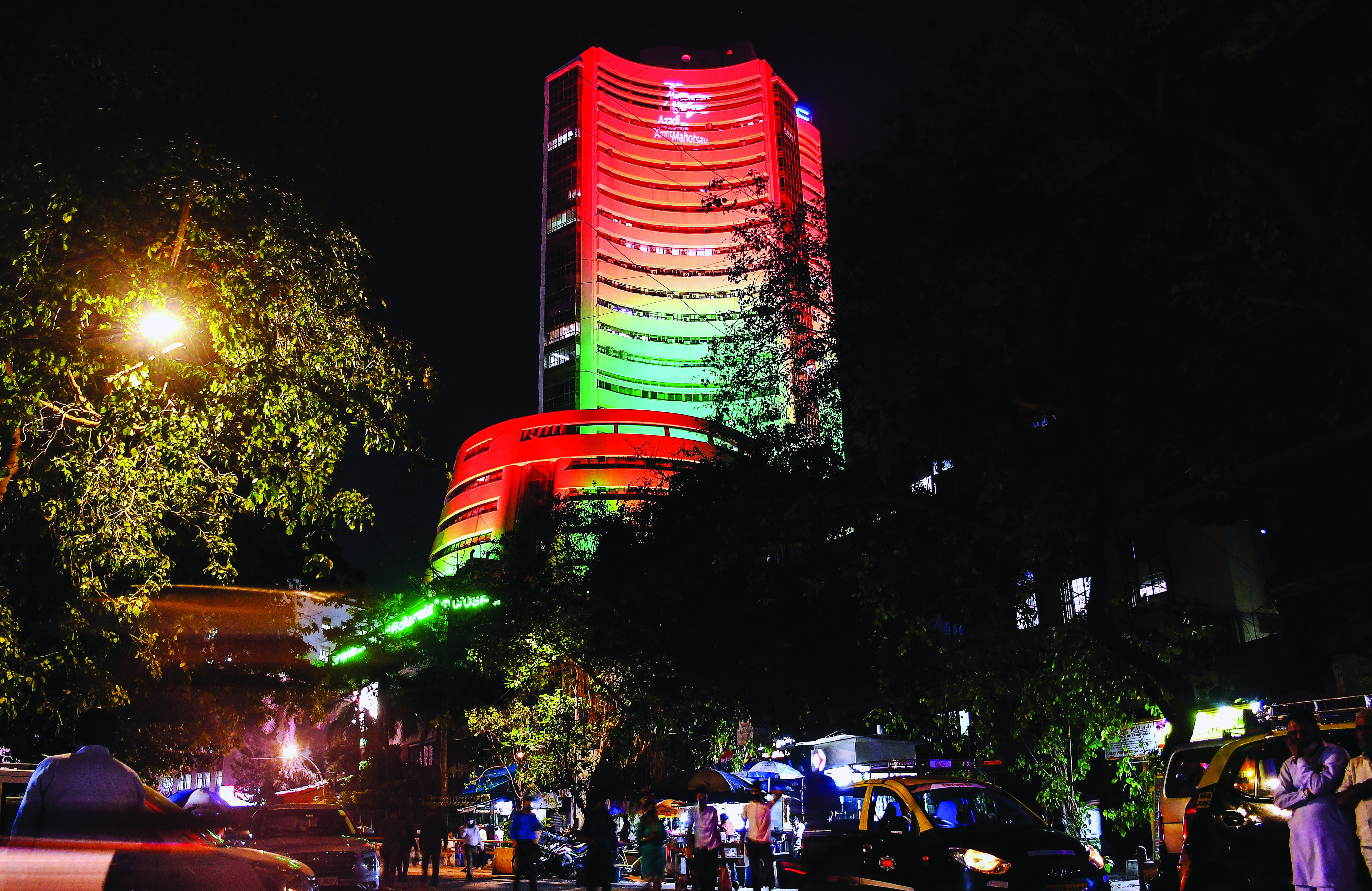 ‘Inflation data, FII trading activity to drive market sentiments this week’