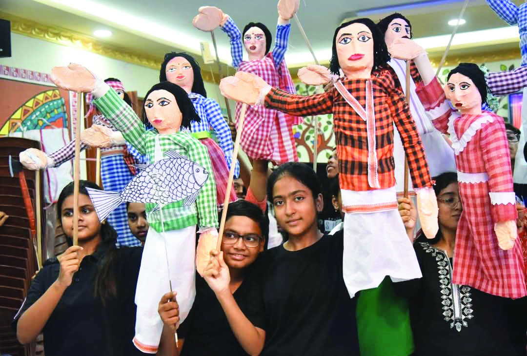 Students turn puppeteers to highlight social issues & science through art, voicing powerful social messages Students turn puppeteers to highlight social issues & science through art, voicing powerful social messages