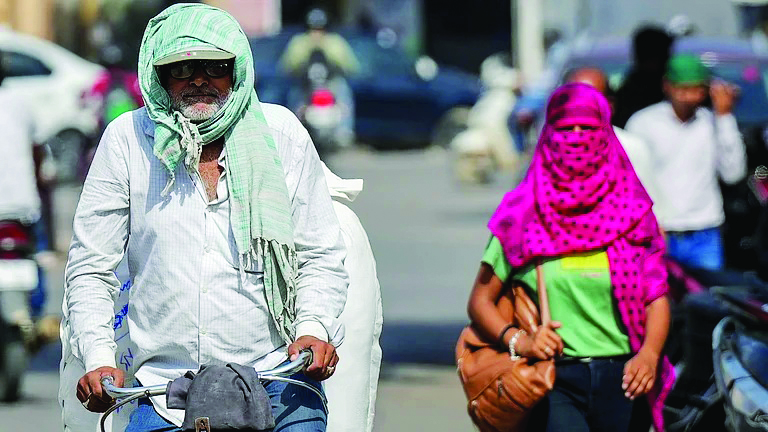 Blistering heat sweeps Haryana, Punjab; Sirsa hottest at 45.8 deg C Blistering heat sweeps Haryana, Punjab; Sirsa hottest at 45.8 deg C