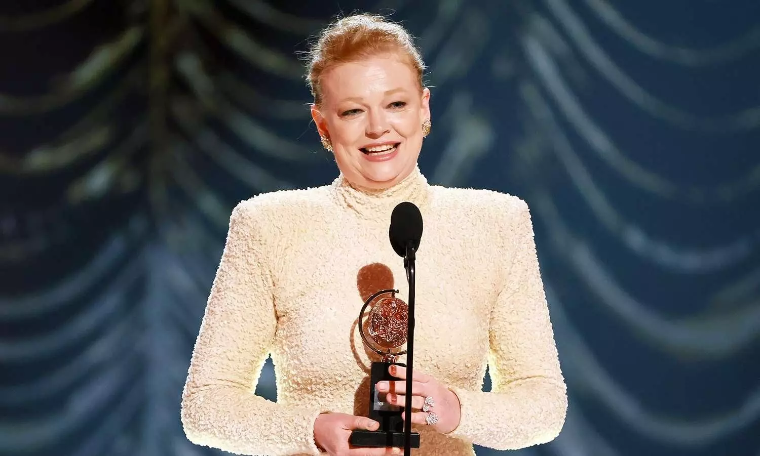 Cynthia Erivo kicks off Tony Awards with advice from Oprah; Sarah Snook wins Cynthia Erivo kicks off Tony Awards with advice from Oprah; Sarah Snook wins