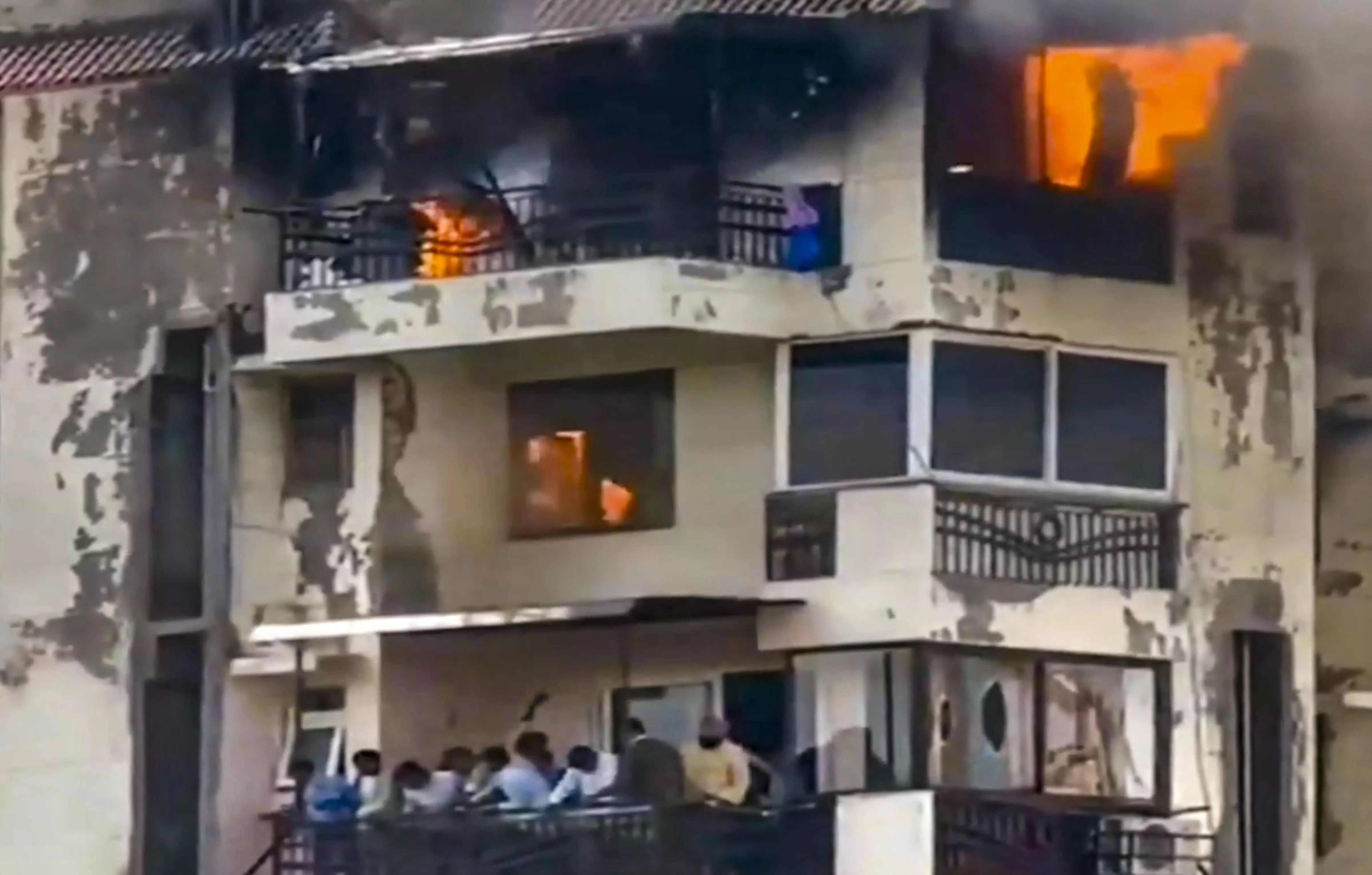 Massive fire breaks out at apartment in Dwarka; father, two children killed trying to jump off Massive fire breaks out at apartment in Dwarka; father, two children killed trying to jump off