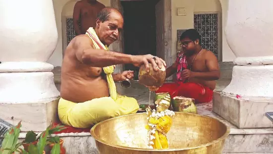 ‘Snan Yatra’ of Madan Mohan Dev celebrated in Cooch Behar ‘Snan Yatra’ of Madan Mohan Dev celebrated in Cooch Behar