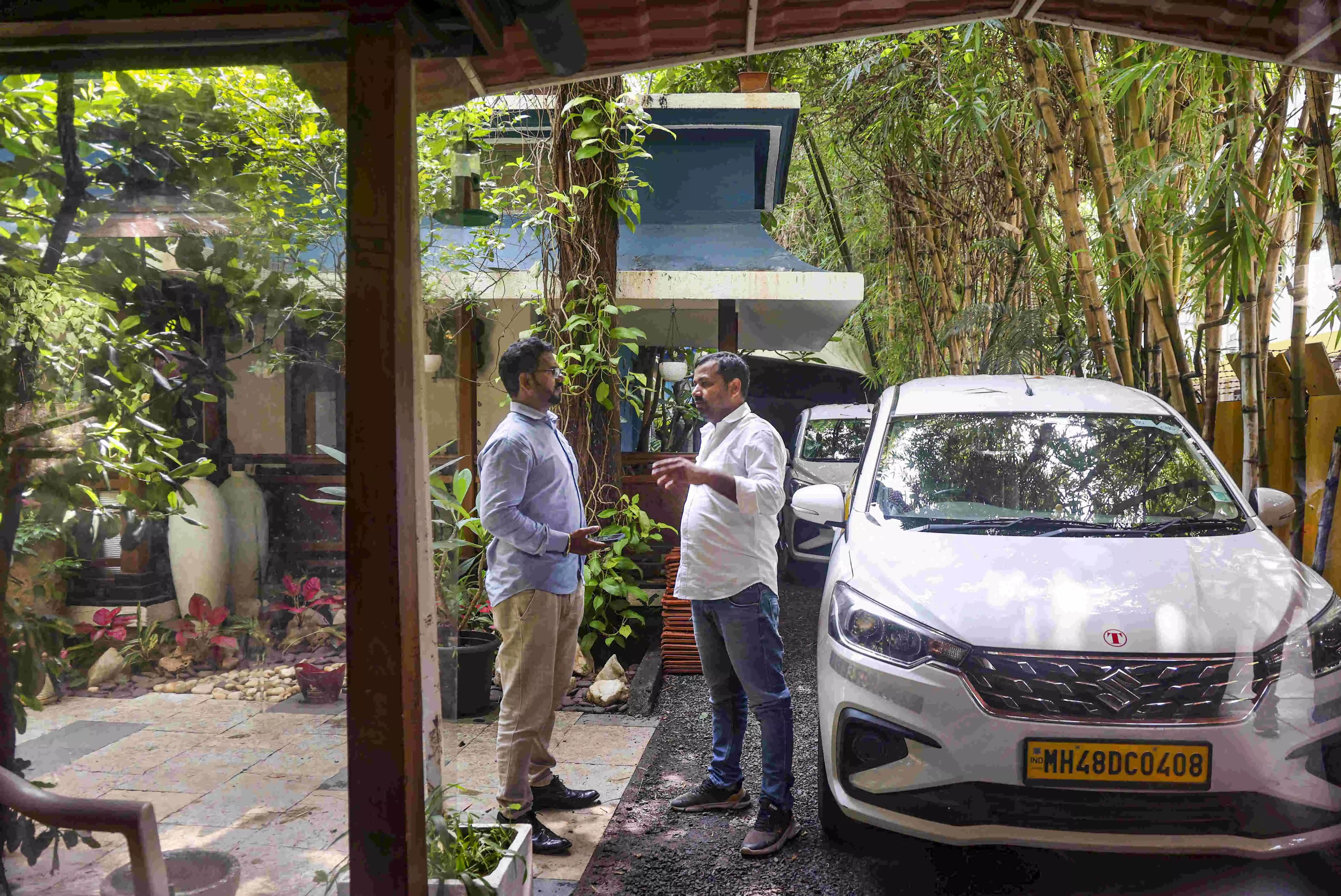Dino Morea arrives at ED office for questioning over Mithi River desilting case Dino Morea arrives at ED office for questioning over Mithi River desilting case