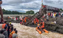 Four dead, 18 injured as old iron bridge on Indrayani river collapses in Pune district Four dead, 18 injured as old iron bridge on Indrayani river collapses in Pune district