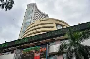 Mcap of eight of top-10 most valued firms erodes by Rs 1.65 lakh cr; HDFC Bank biggest laggard Mcap of eight of top-10 most valued firms erodes by Rs 1.65 lakh cr; HDFC Bank biggest laggard