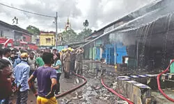 Kidderpore market gutted in blaze; Mamata announces compensation