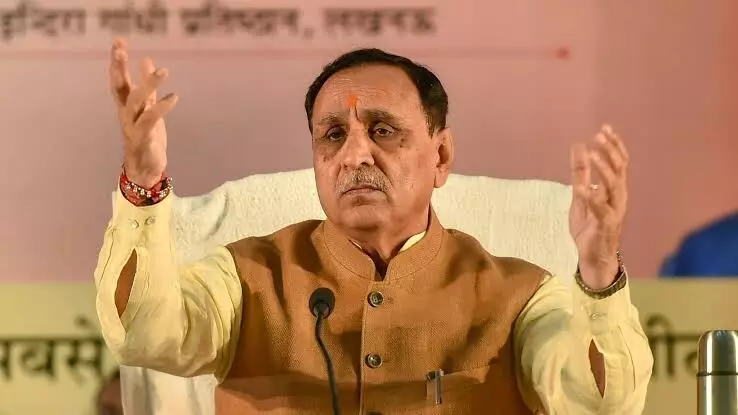 Vijay Rupani’s mortal remains handed over to kin; Gujarat observes 1-day state mourning Vijay Rupani’s mortal remains handed over to kin; Gujarat observes 1-day state mourning