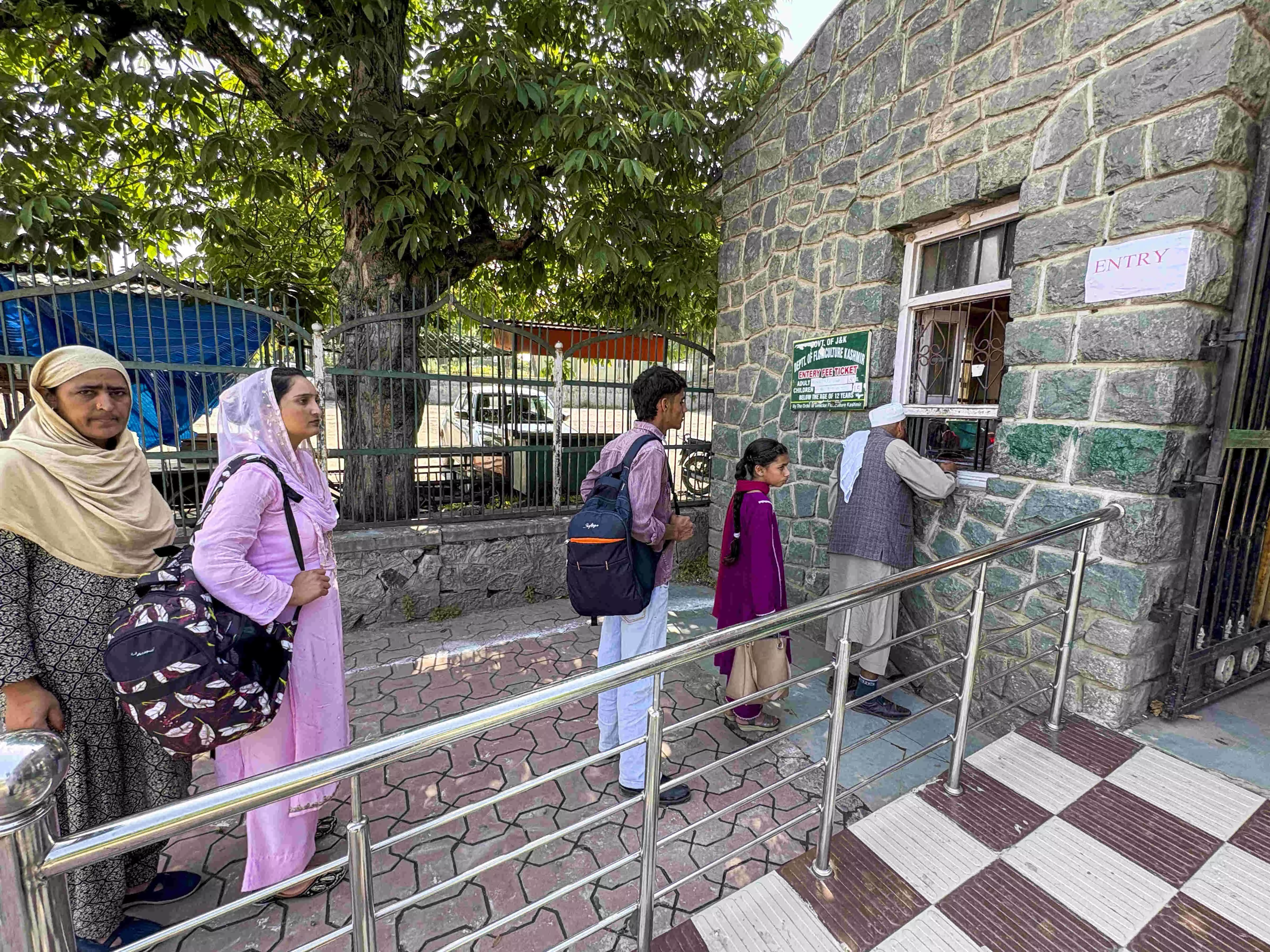 Parks at tourist destinations in J-K, including some in Pahalgam, reopened Parks at tourist destinations in J-K, including some in Pahalgam, reopened
