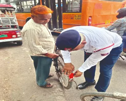 Reflective tapes, safety lessons: Traffic police lead awareness blitz across city Reflective tapes, safety lessons: Traffic police lead awareness blitz across city