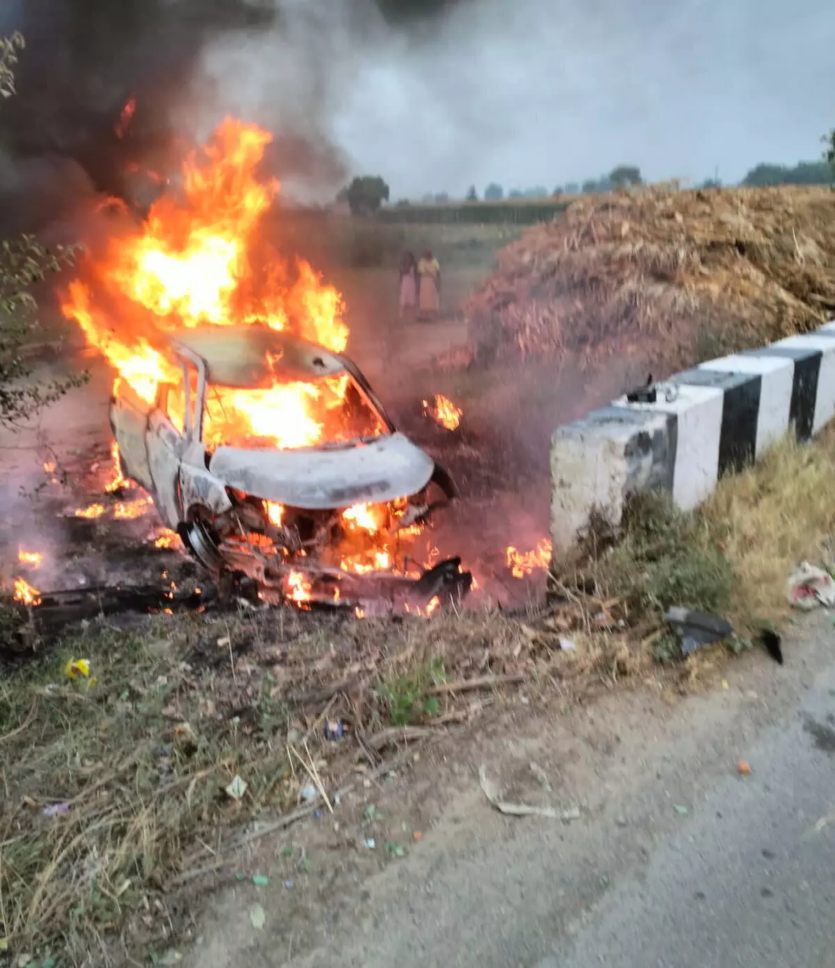 Road crash in UP leaves five of Delhi family dead Road crash in UP leaves five of Delhi family dead