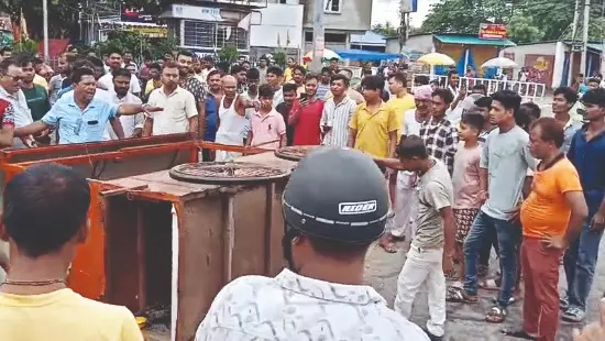 Thakurnagar violence: ‘Mukhiya group’ accused of assault, Siliguri Mayor issues stern warning Thakurnagar violence: ‘Mukhiya group’ accused of assault, Siliguri Mayor issues stern warning