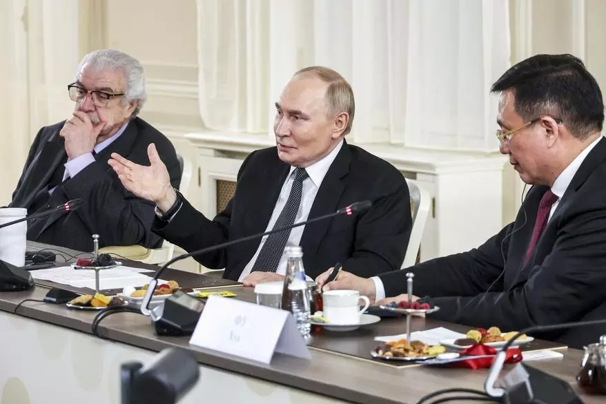 Putin says Russia ready to mediate dialogue between Iran, Israel Putin says Russia ready to mediate dialogue between Iran, Israel