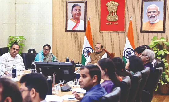 L-G & CM review encroachment, crumbling infra at top Delhi hosps L-G & CM review encroachment, crumbling infra at top Delhi hosps