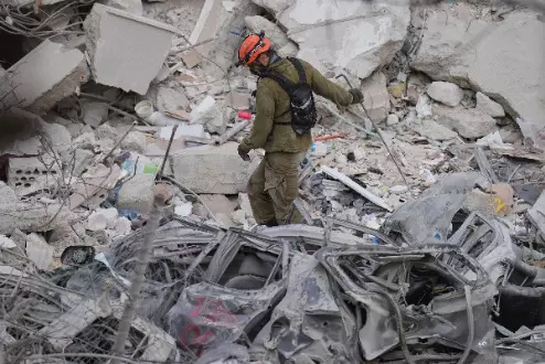 Israel and Iran launch new strikes even as diplomatic effort gets underway Israel and Iran launch new strikes even as diplomatic effort gets underway