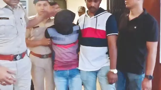 Daring daylight dacoity at jewellery shop: 2 arrested Daring daylight dacoity at jewellery shop: 2 arrested