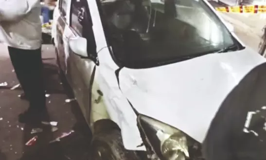 Truck jumps divider, hits car and pedestrians; 5 hurt in Seelampur Truck jumps divider, hits car and pedestrians; 5 hurt in Seelampur