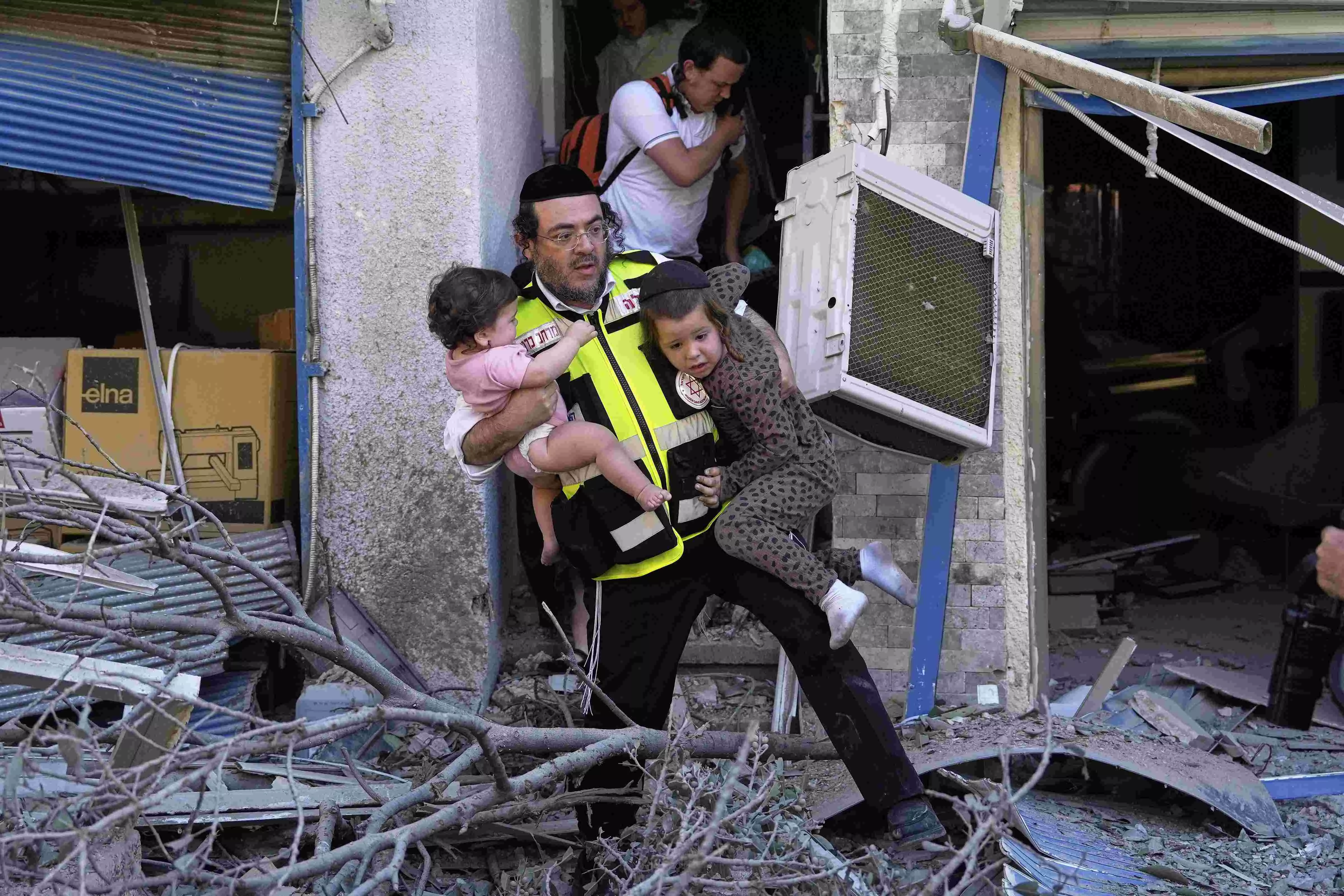 Israeli strikes in Iran kill at least 950, wound over 3,400 Israeli strikes in Iran kill at least 950, wound over 3,400