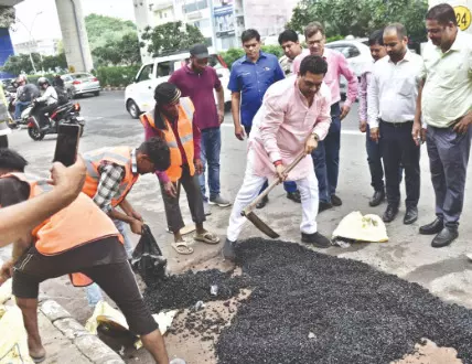 PWD’s 1-day blitz fixes around 3,433 potholes PWD’s 1-day blitz fixes around 3,433 potholes