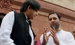 War of birds: Cong-Tharoor rift deepens with bird posts on social media War of birds: Cong-Tharoor rift deepens with bird posts on social media