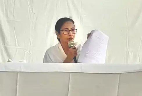 Mamata accuses ECI of enforcing ‘backdoor NRC’, aiding ‘BJP in voter list manipulation’ Mamata accuses ECI of enforcing ‘backdoor NRC’, aiding ‘BJP in voter list manipulation’