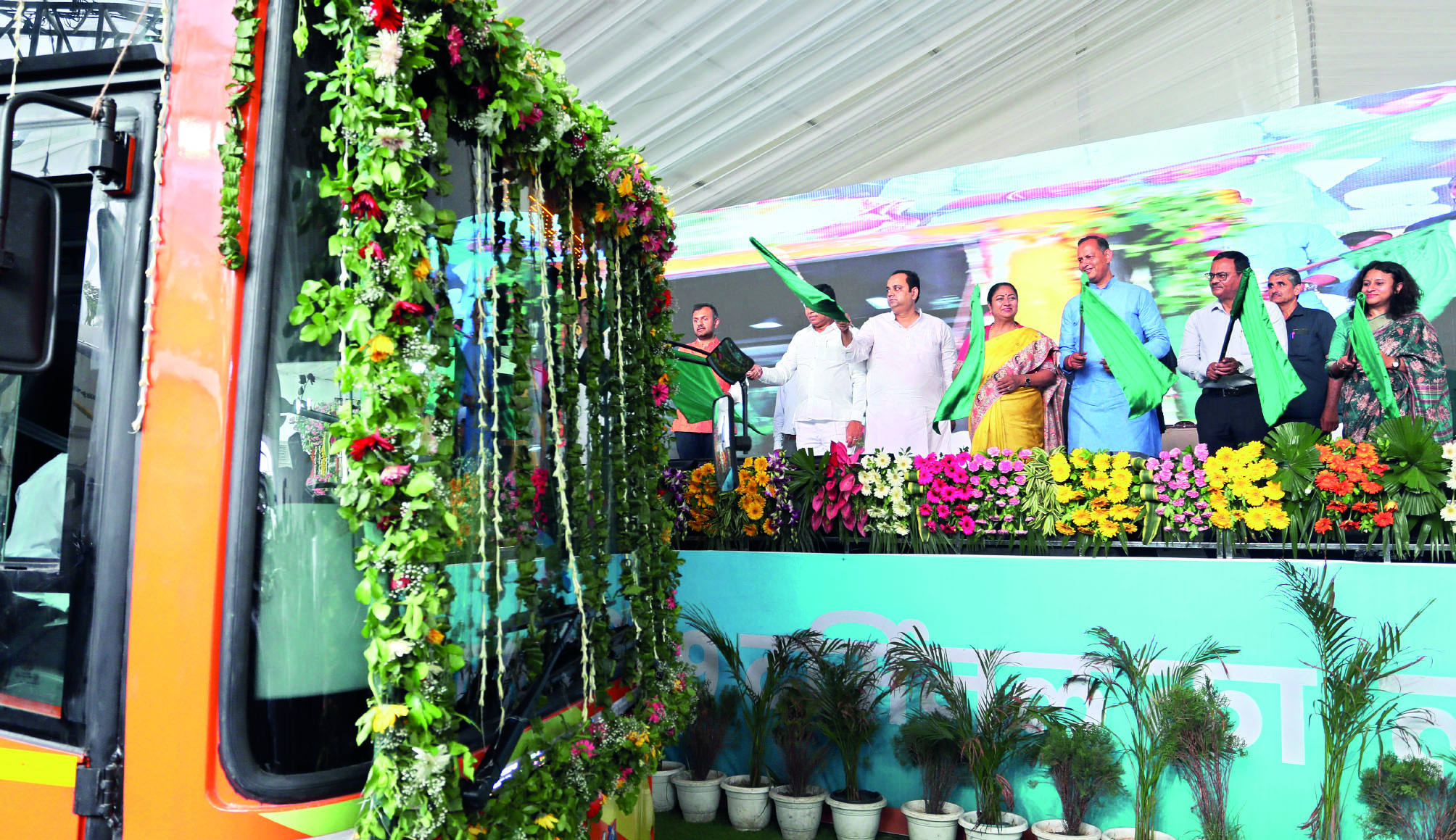 CM Gupta flags off 105 new DEVI e-buses, inaugurates Narela depot
