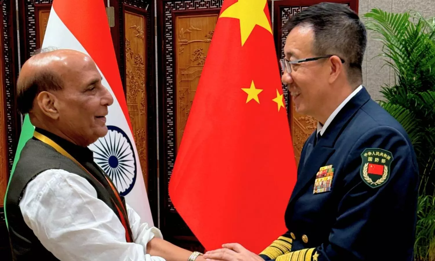Rajnath meets Chinese counterpart; calls for solving complex issues under structured roadmap Rajnath meets Chinese counterpart; calls for solving complex issues under structured roadmap