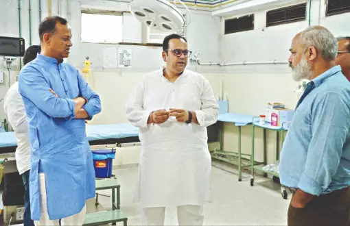 Minister makes surprise visit to Maharishi Valmiki Hosp, orders immediate reforms Minister makes surprise visit to Maharishi Valmiki Hosp, orders immediate reforms