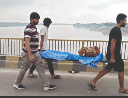 Grieving son forced to walk with mother’s body as VIP drives through closed bridge