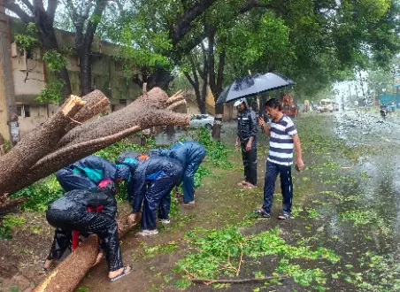 Monsoon covers entire country; 2 dead in Uttarakhand cloudburst; IMD sounds red alert in several states Monsoon covers entire country; 2 dead in Uttarakhand cloudburst; IMD sounds red alert in several states
