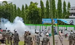 Police use tear gas, batons to disperse tribal protesters in J’khand ahead of Hul Diswas event