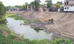 Balurghat: Cleaning work begins on Atreyee Canal Balurghat: Cleaning work begins on Atreyee Canal
