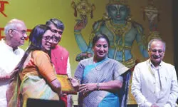 On Doctors’ Day, CM Gupta vows to transform Capital into medical hub