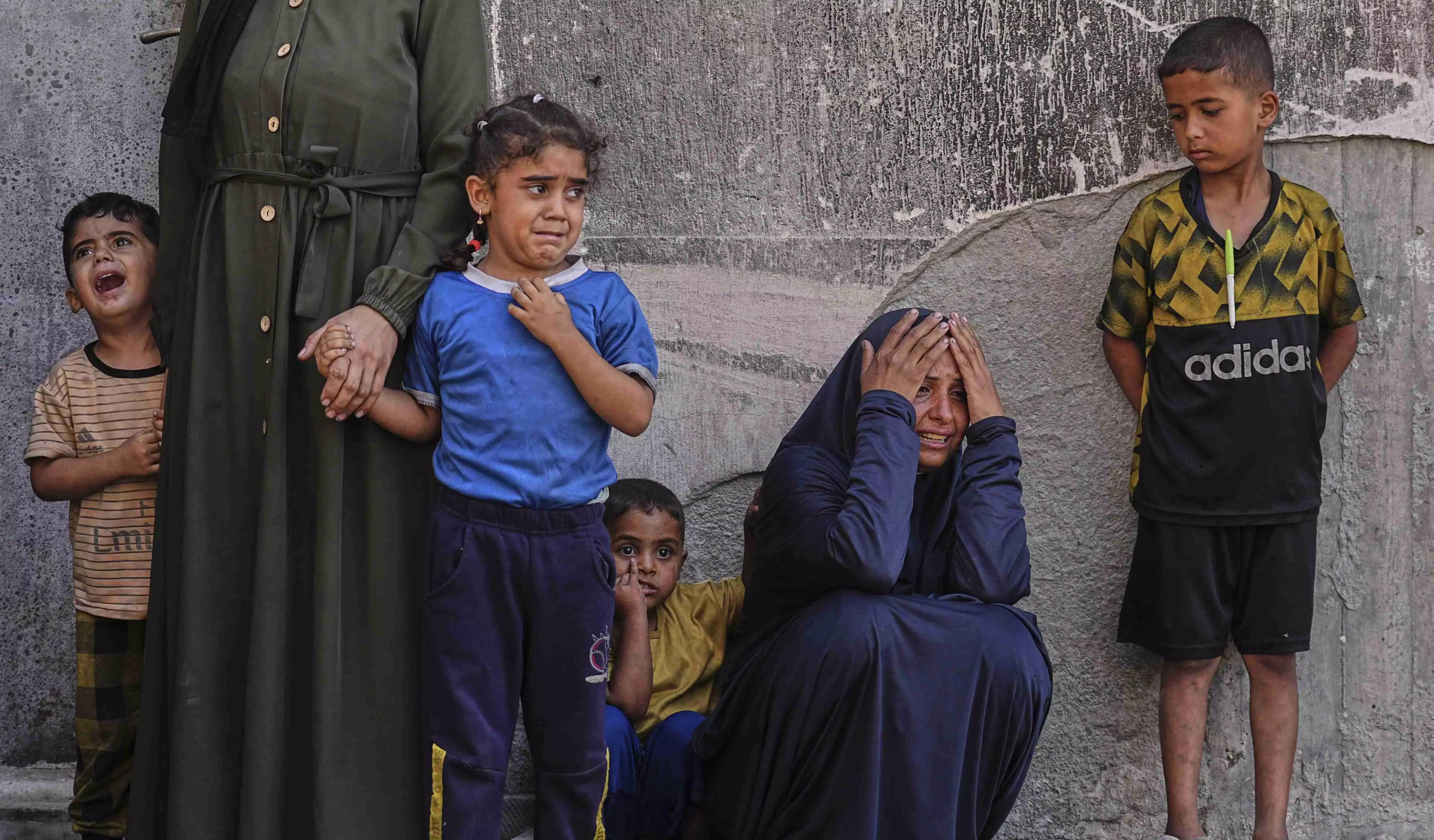 74 killed in Gaza as Israeli forces strike cafe, fire on people seeking food