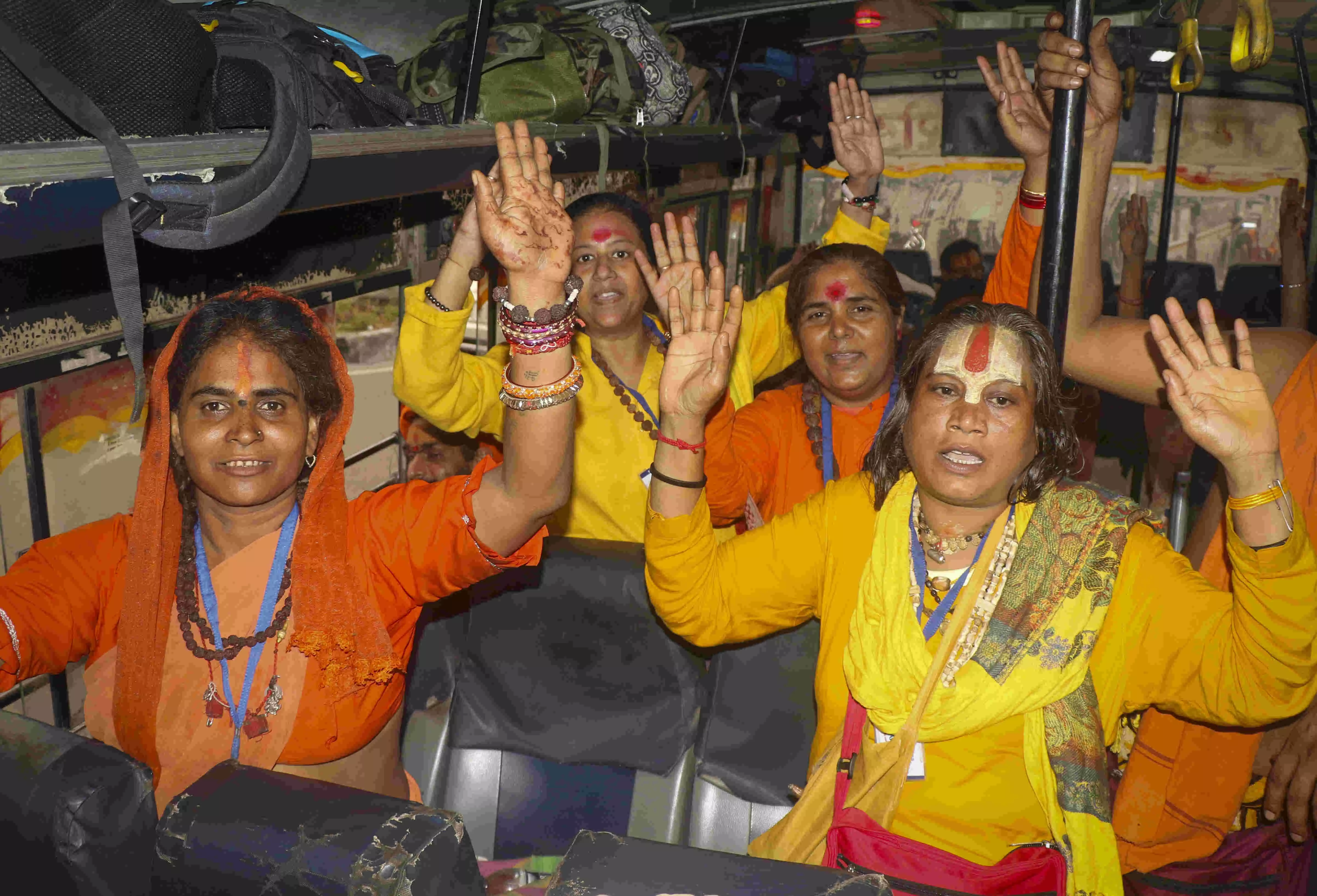 L-G flags off first batch of Amarnath Yatra pilgrims from Jammu amid multi-tier security L-G flags off first batch of Amarnath Yatra pilgrims from Jammu amid multi-tier security
