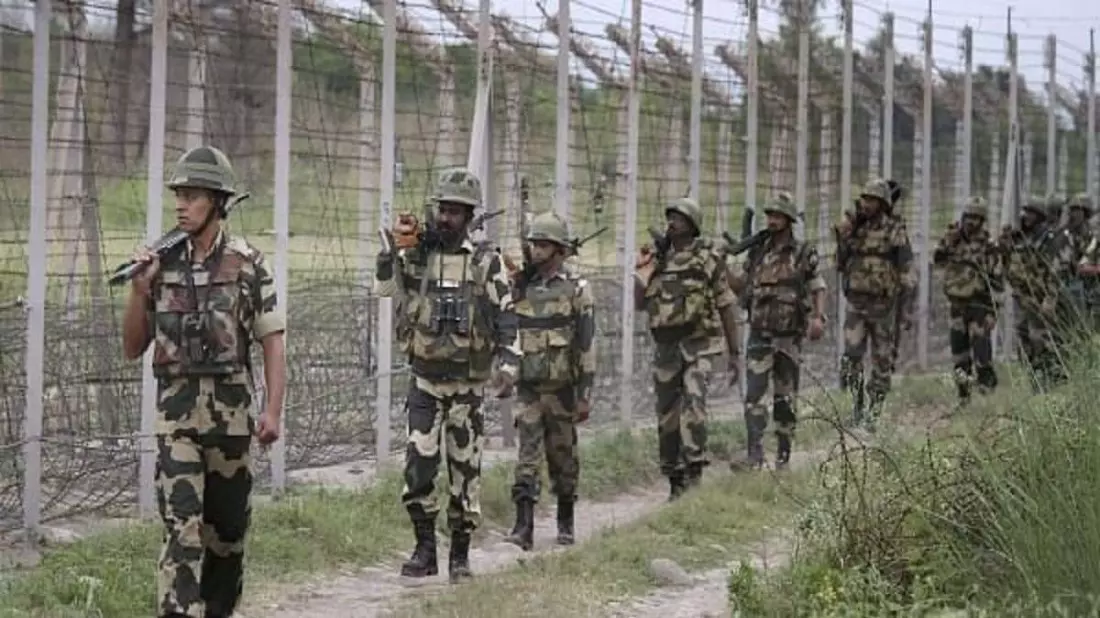 Bangladeshi smuggler killed in retaliatory BSF firing near Bengal border, jawan injured