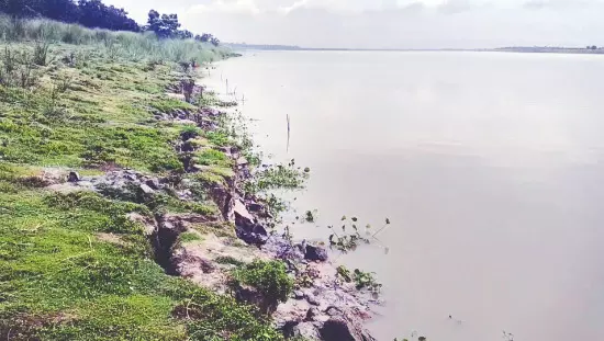 Fulhar River erosion: Villages at risk as over 600 metre of riverbank cracks Fulhar River erosion: Villages at risk as over 600 metre of riverbank cracks