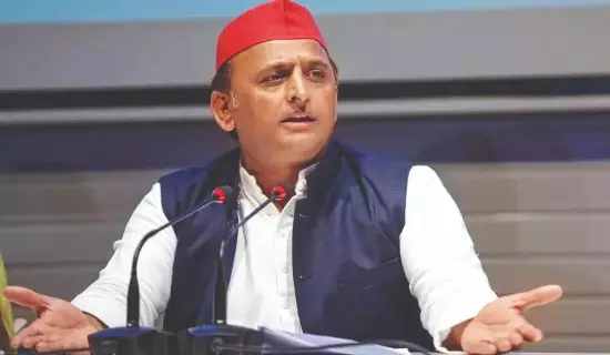 Akhilesh promises free power, iPads and pension if SP returns to power Akhilesh promises free power, iPads and pension if SP returns to power