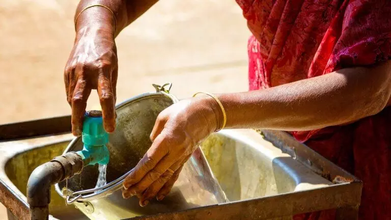 You want citizens to drink sewage mixed water? Delhi HC raps DJB over water contamination You want citizens to drink sewage mixed water? Delhi HC raps DJB over water contamination