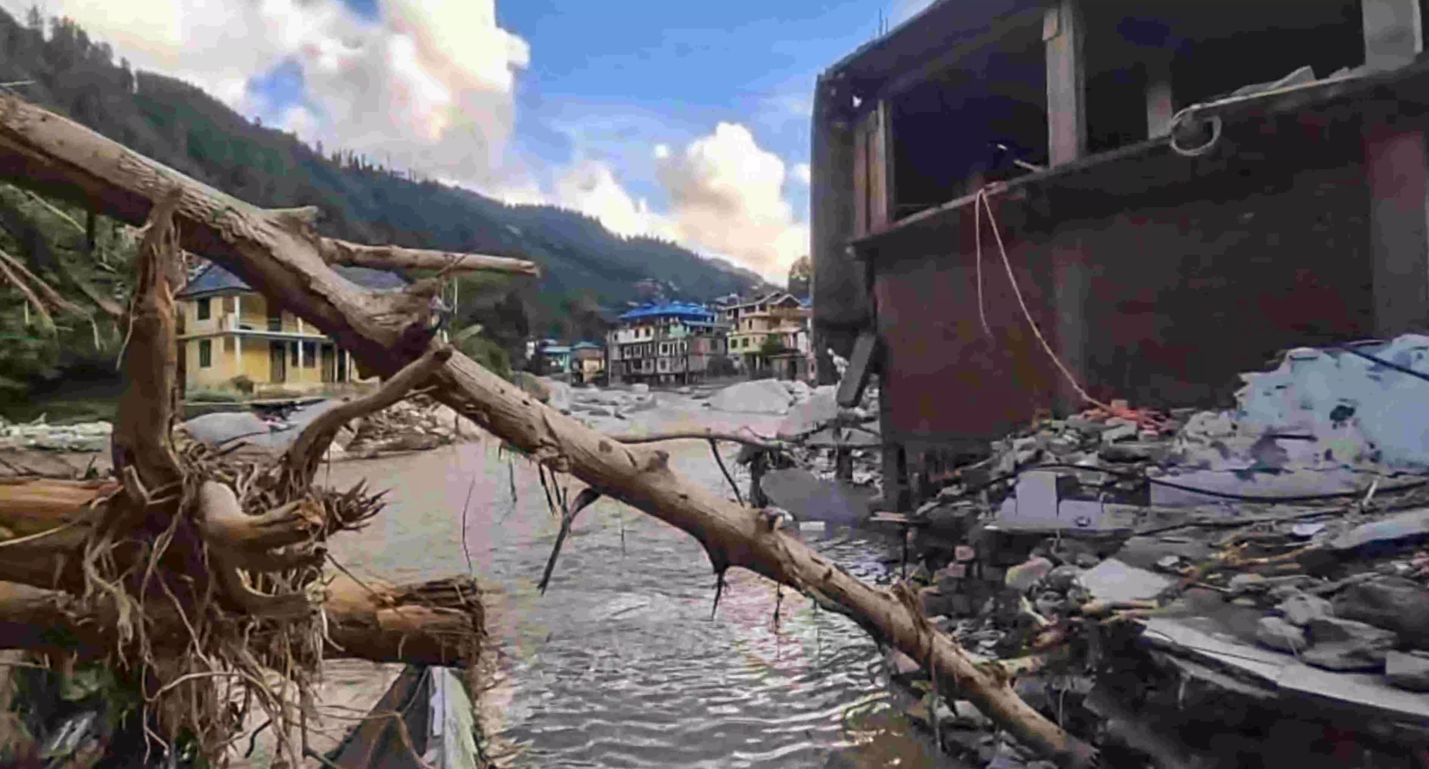 3 Himachal Pradesh districts on red alert for heavy rain, 260 roads closed amid monsoon havoc 3 Himachal Pradesh districts on red alert for heavy rain, 260 roads closed amid monsoon havoc