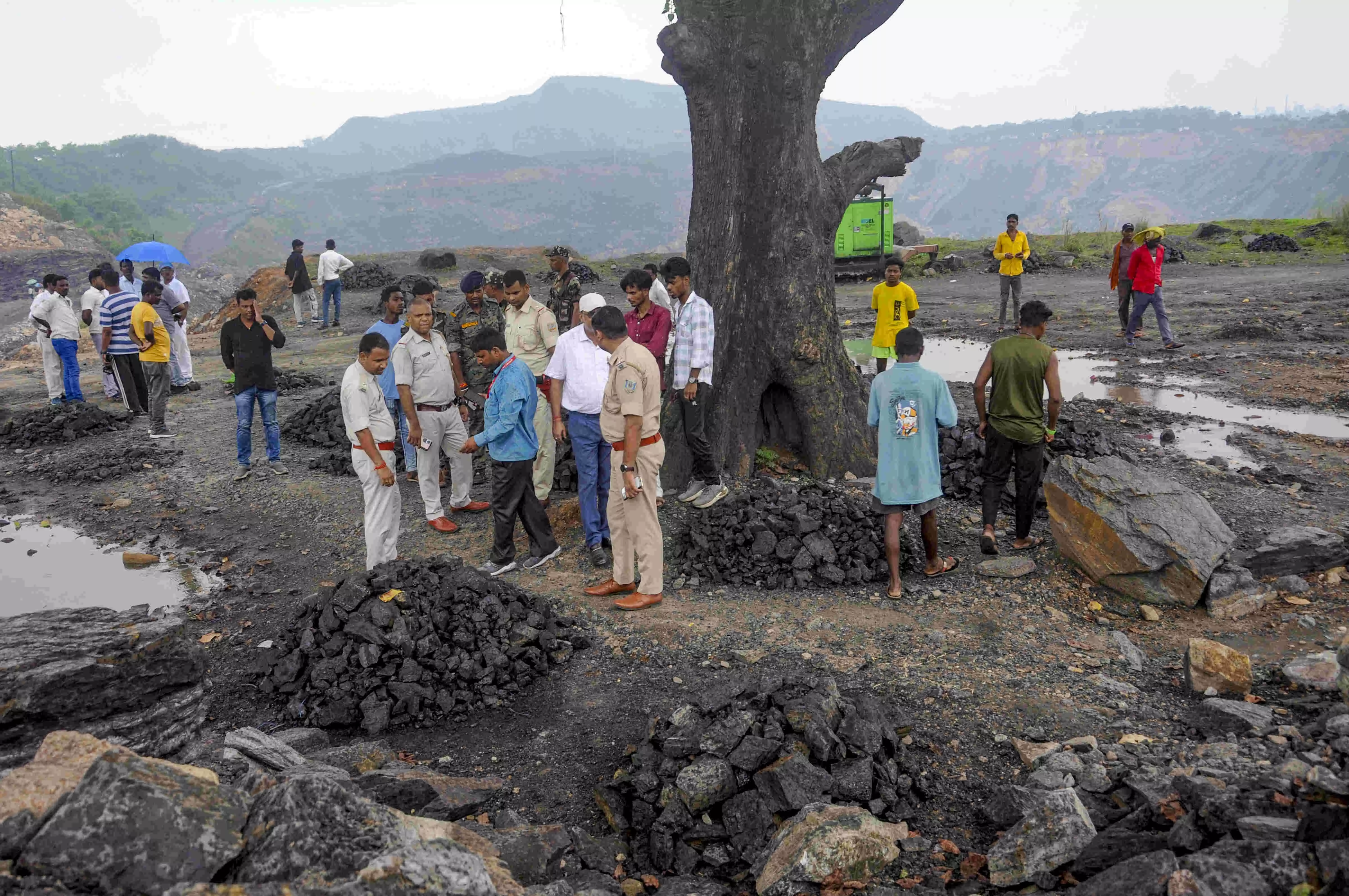 4 dead, 4 injured after portion of coal mine collapses in Jharkhand 4 dead, 4 injured after portion of coal mine collapses in Jharkhand