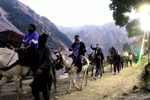 Fresh batch of 7,200 pilgrims leaves for Amarnath yatra Fresh batch of 7,200 pilgrims leaves for Amarnath yatra