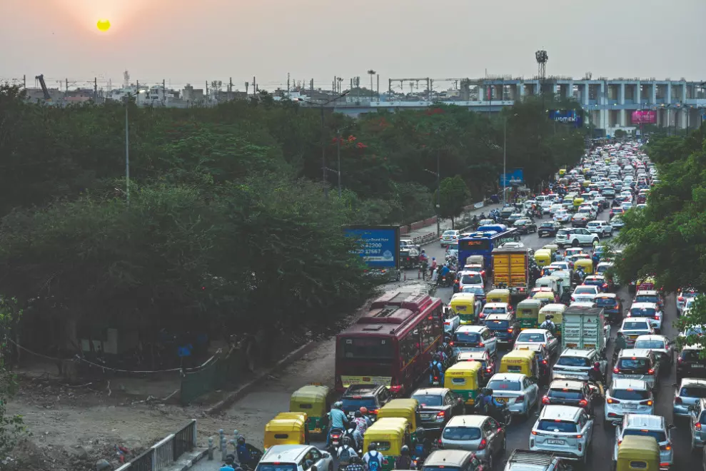 Govt to move SC against fuel ban on older vehicles, calls for equal norm Govt to move SC against fuel ban on older vehicles, calls for equal norm
